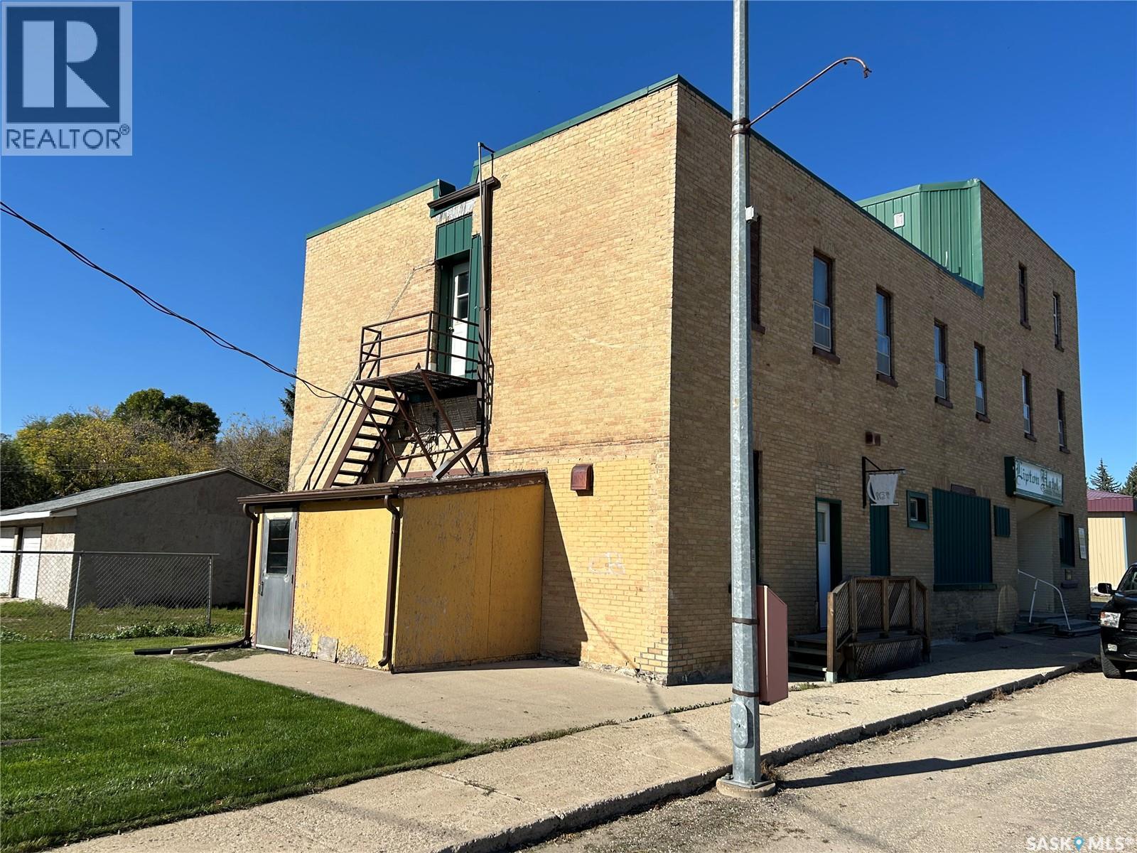 102 Main STREET, Lipton — photo 3