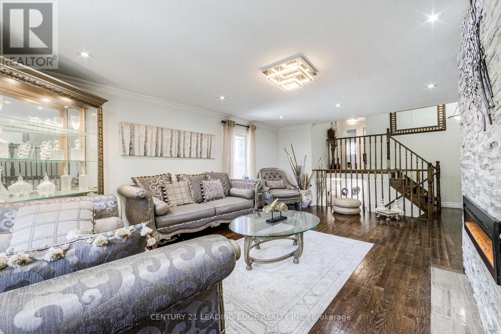 63 DANIELS CRESCENT - 28
