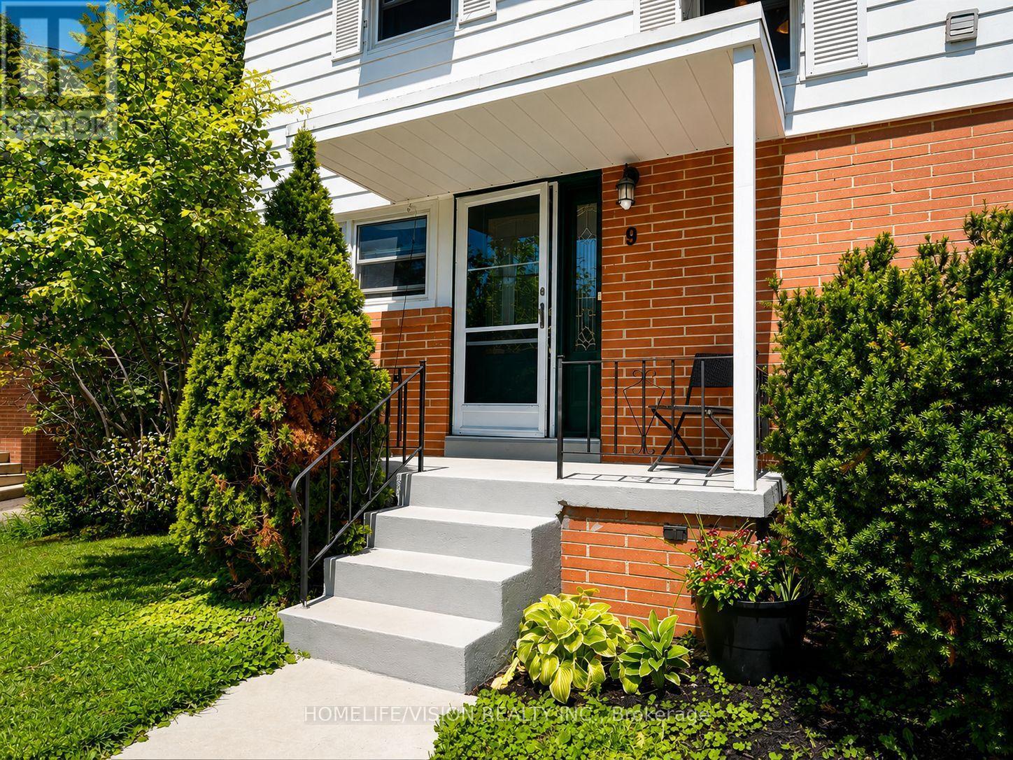 Photo of 9 LYNDFIELD CRESCENT