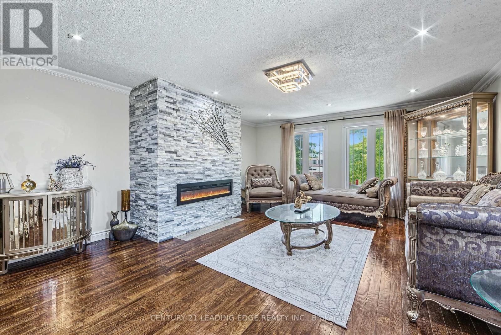 63 DANIELS CRESCENT - 25