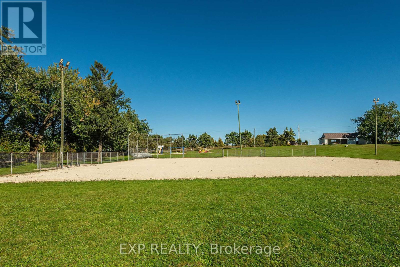 625421 15 SIDE ROAD - 42