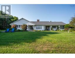 Family room - 121 Victoria Street, Chester, NS B0J1J0 Photo 13