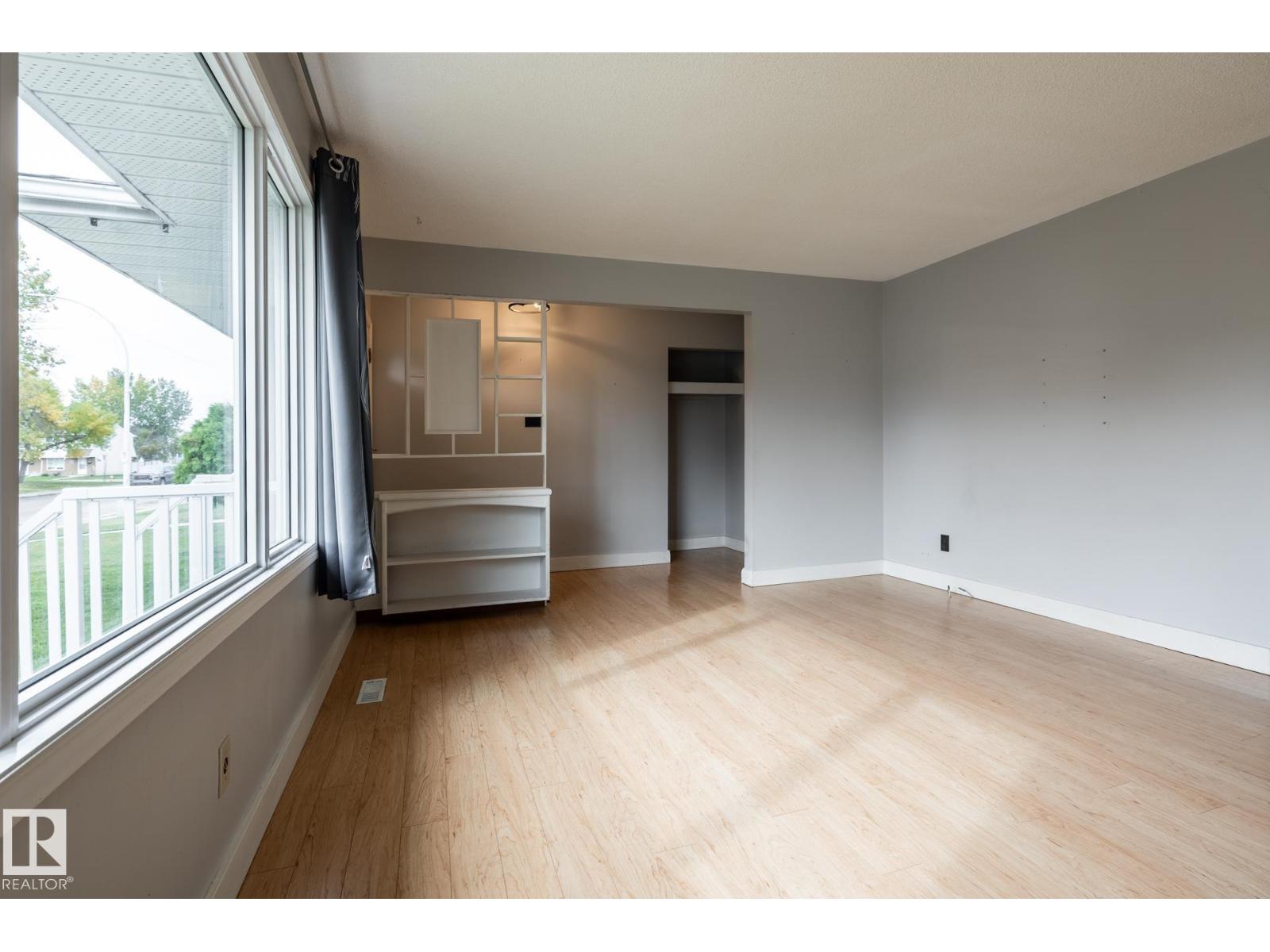 8836 150 AV NW - 16