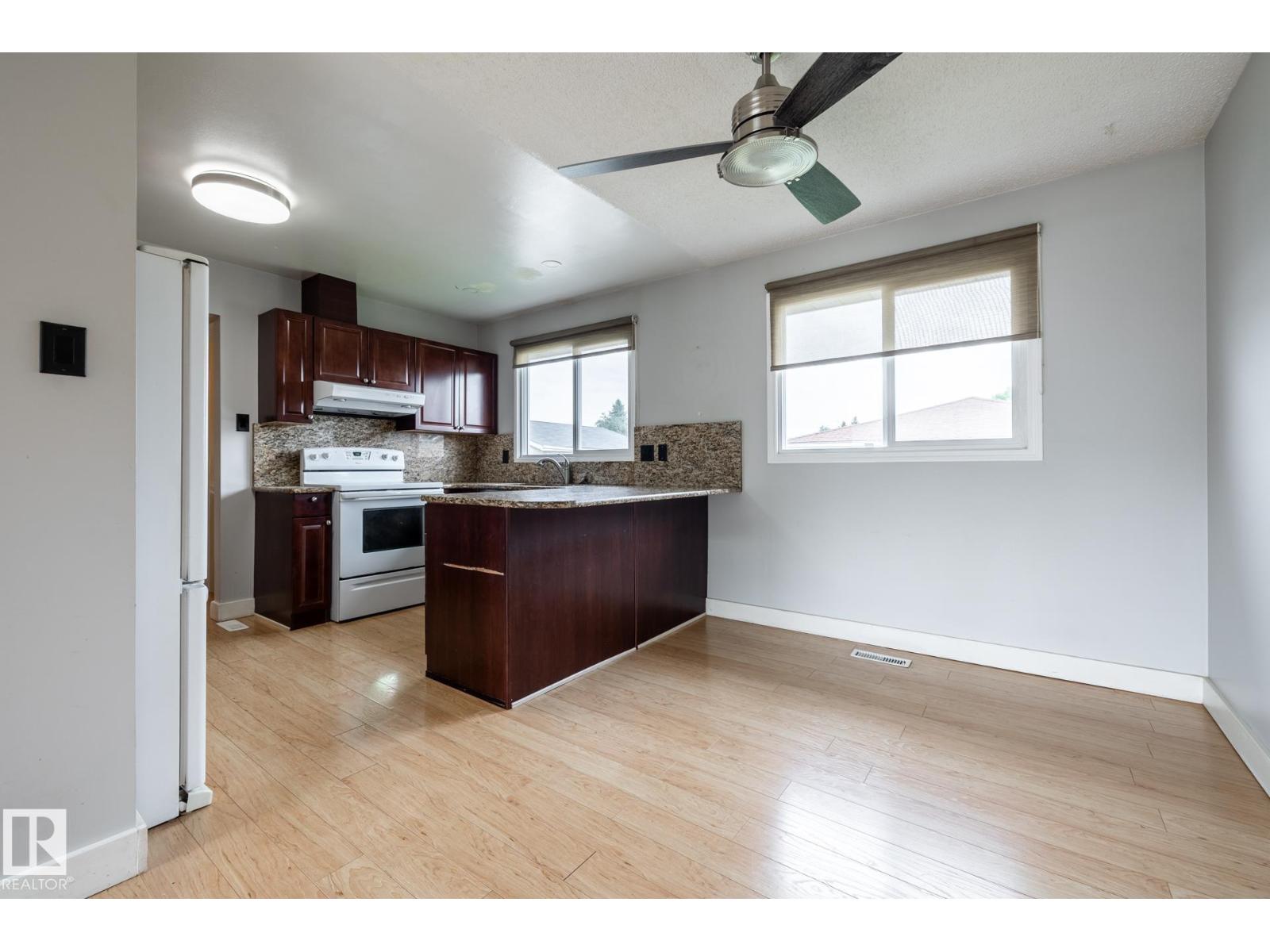 8836 150 AV NW - 4
