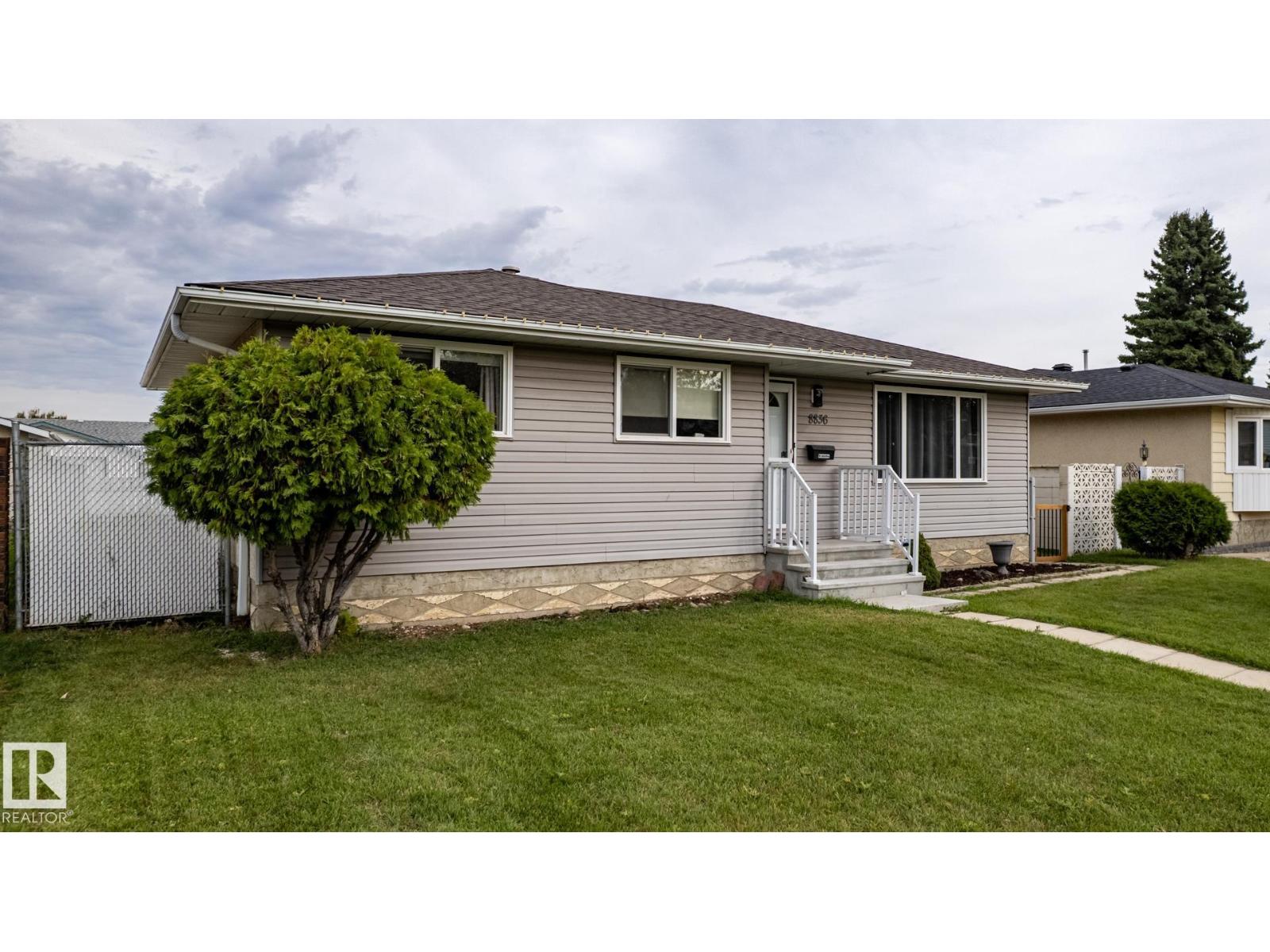 8836 150 AV NW - 2