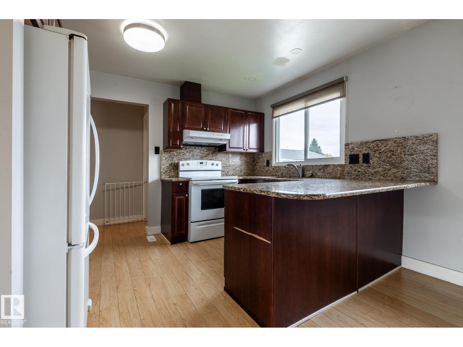 8836 150 AV NW - 9