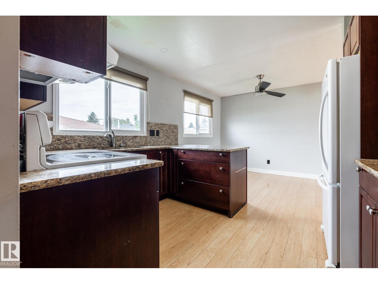 8836 150 AV NW - 10
