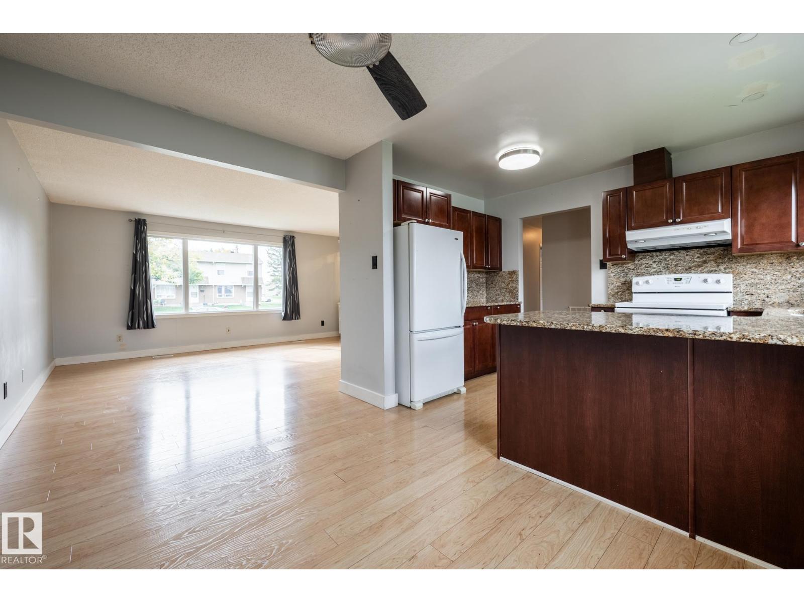 8836 150 AV NW - 7