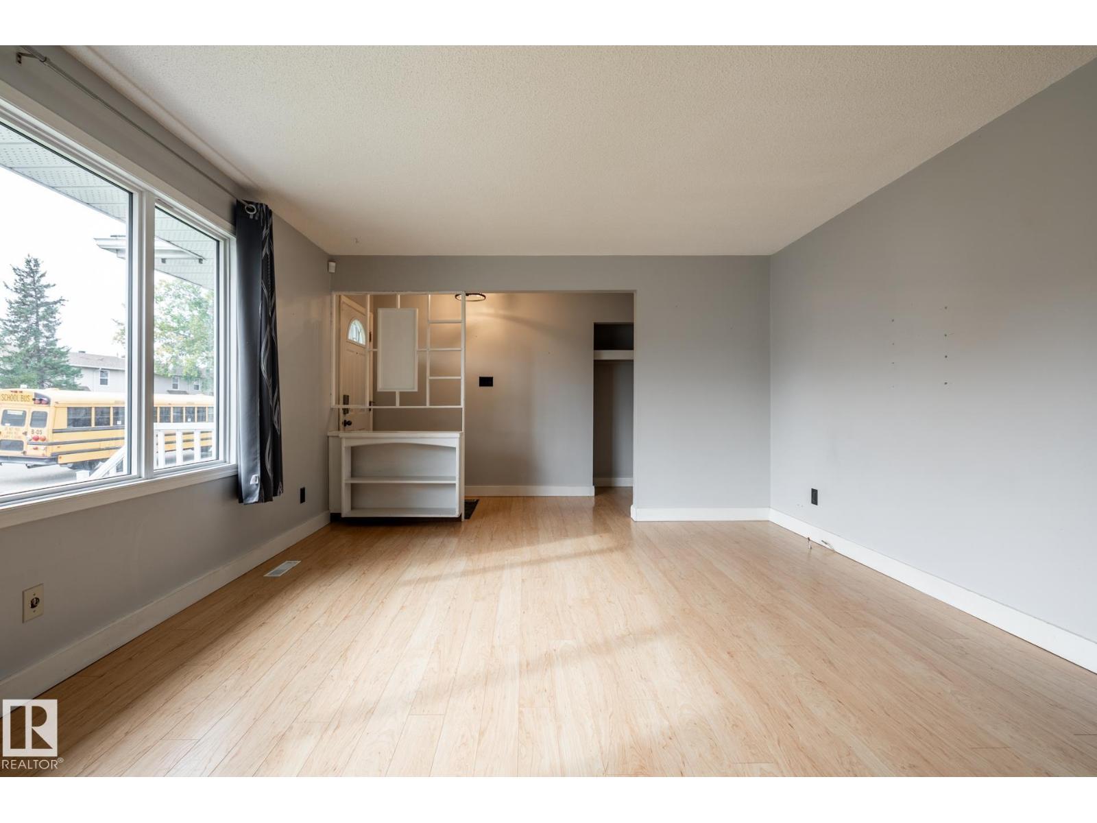 8836 150 AV NW - 17