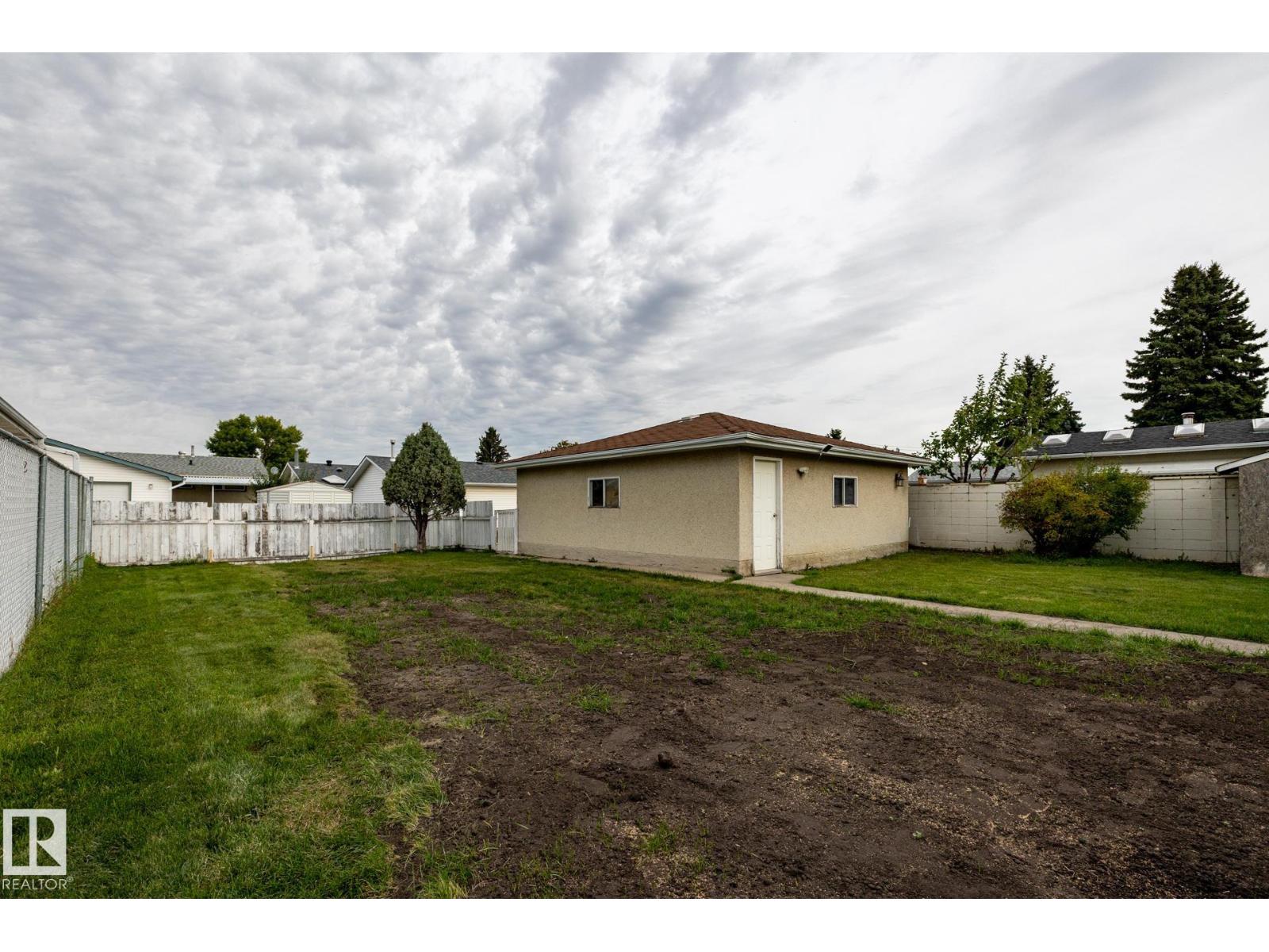 8836 150 AV NW - 57