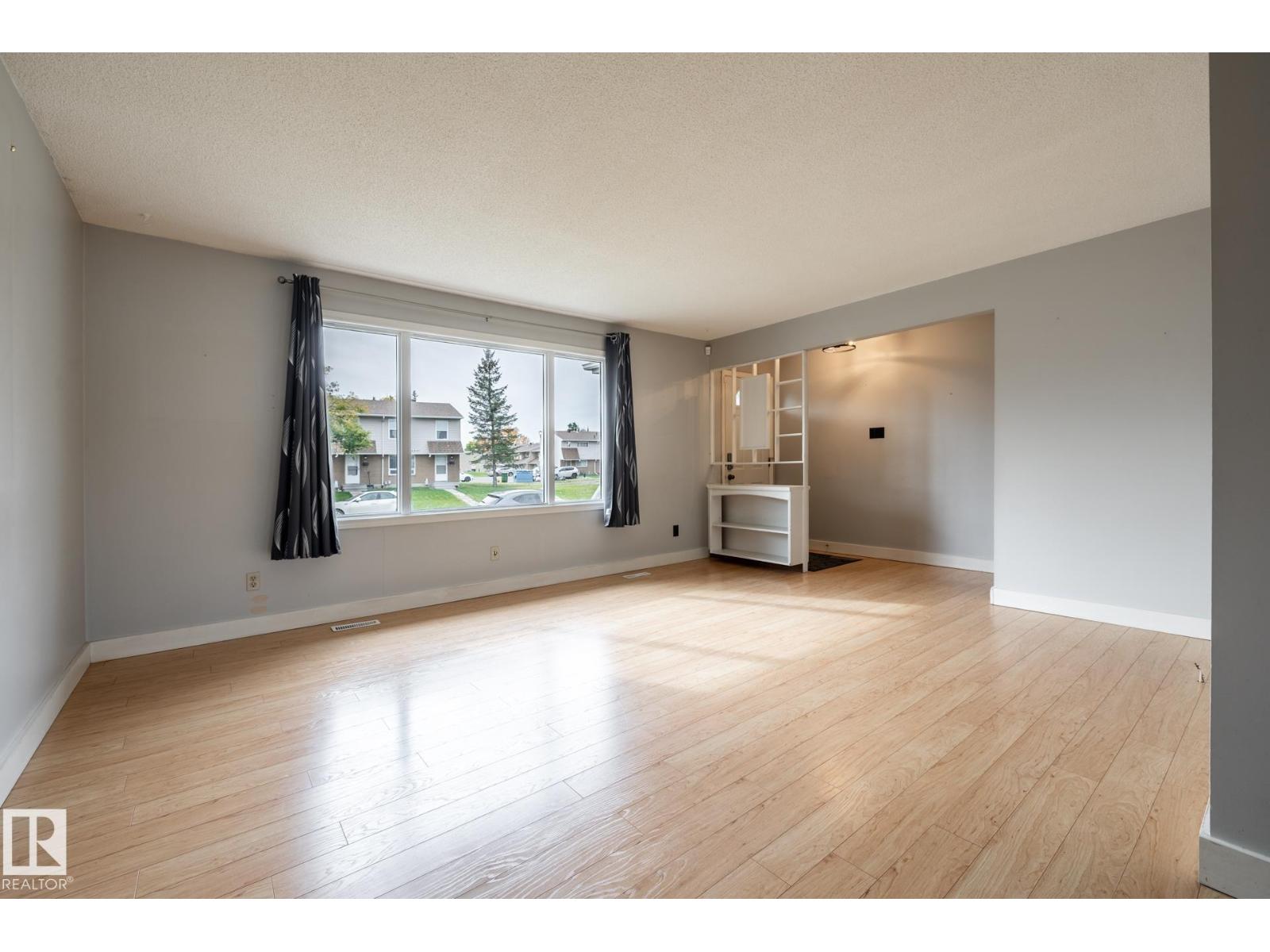8836 150 AV NW - 18