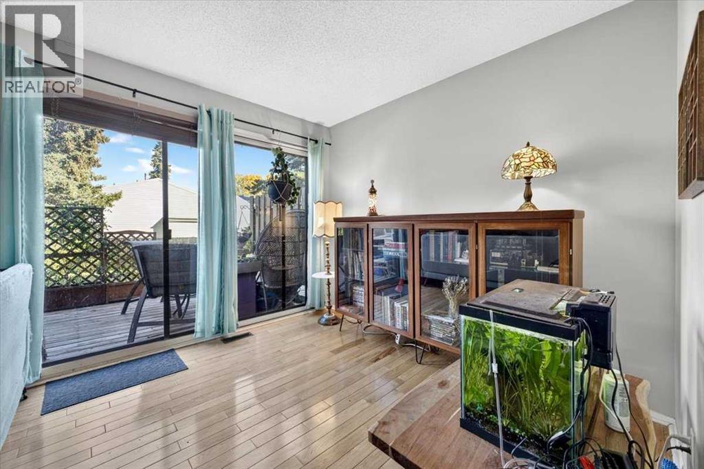 61, 4940 39 Avenue SW - photo 8