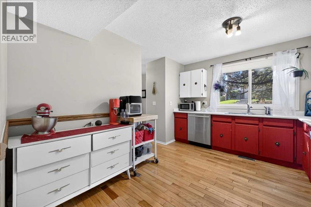 61, 4940 39 Avenue SW - photo 15