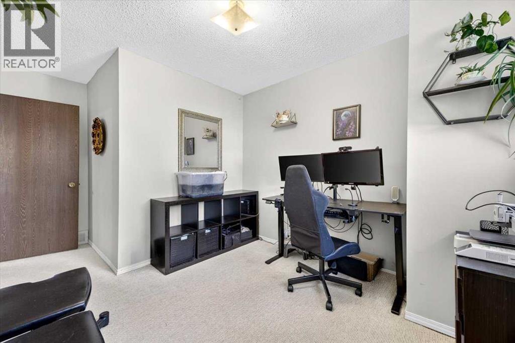 61, 4940 39 Avenue SW - photo 32