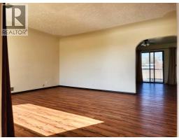 422 21 Street S - photo 3