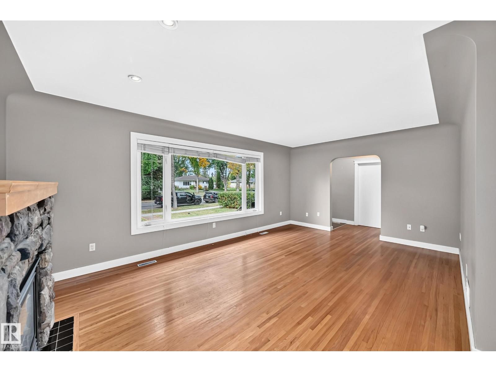 10715 133 ST NW - 23