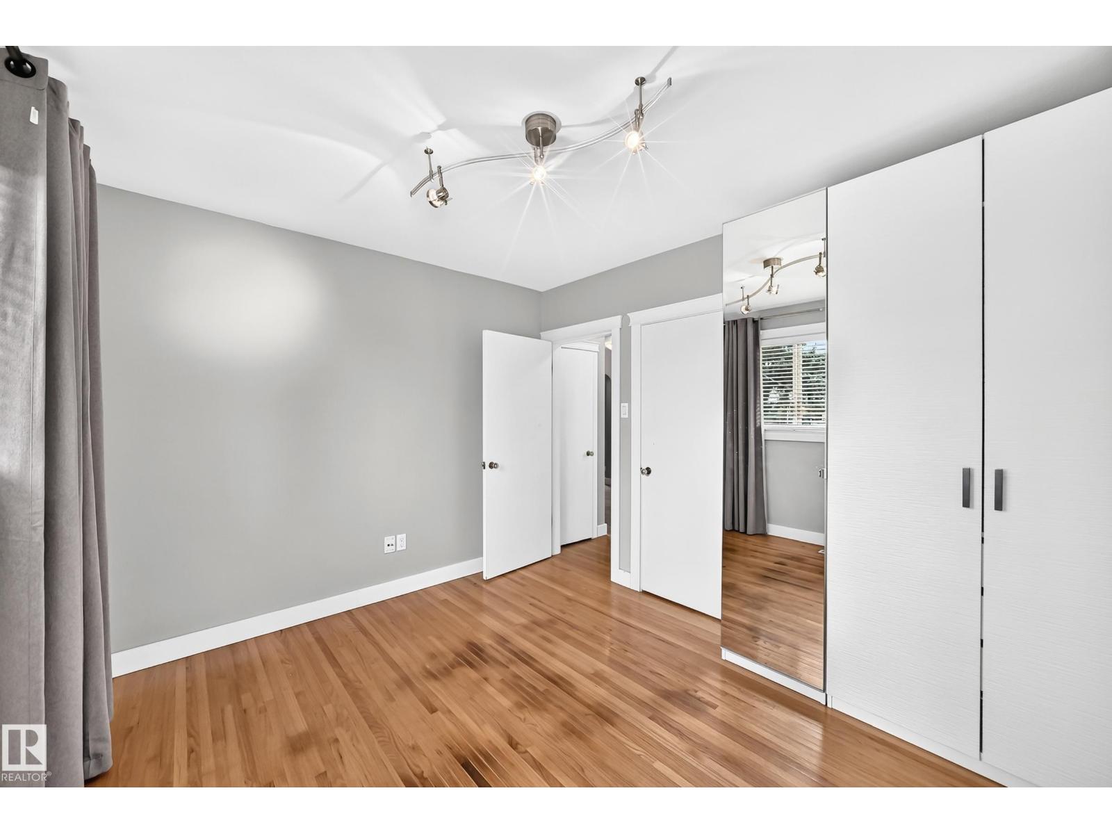 10715 133 ST NW - 31