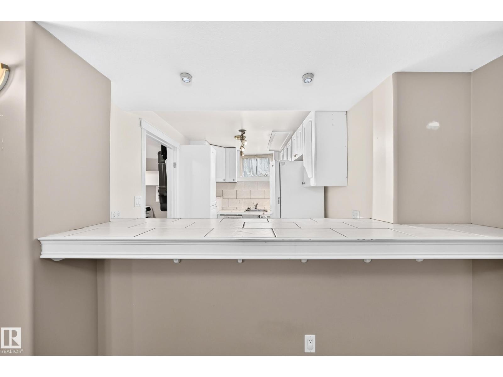 10715 133 ST NW - 38