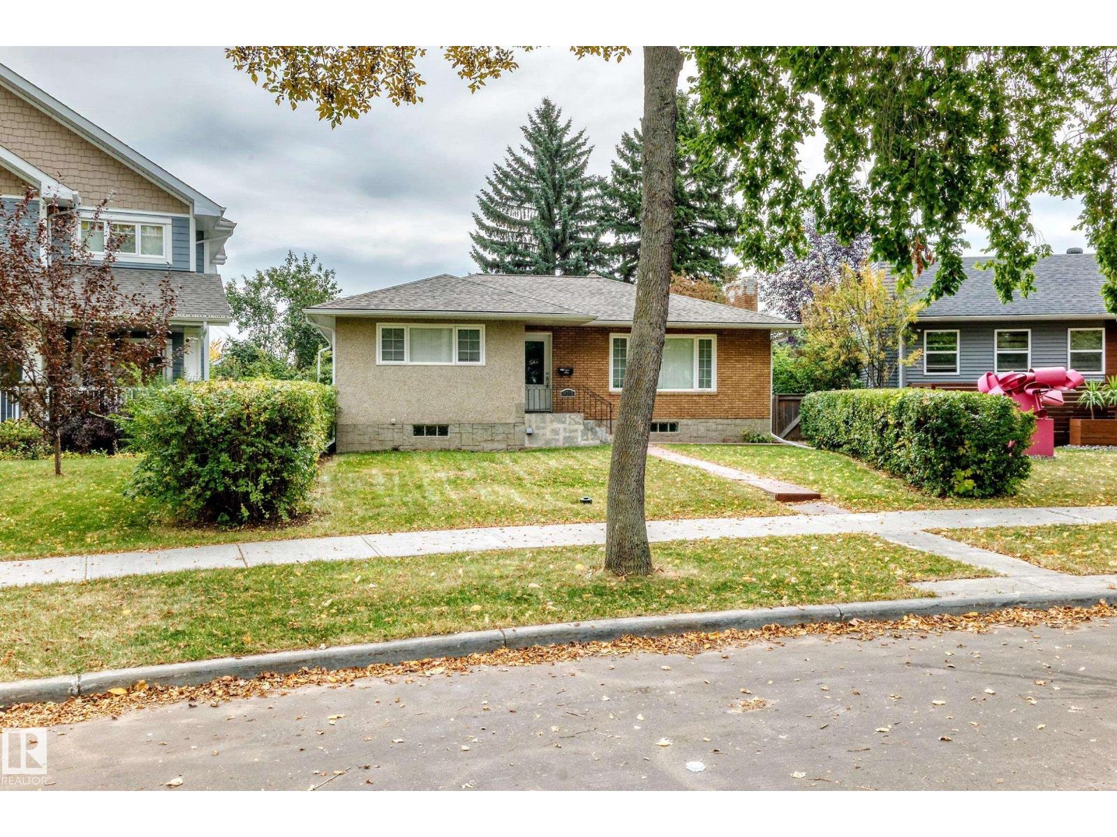 10715 133 ST NW - 4