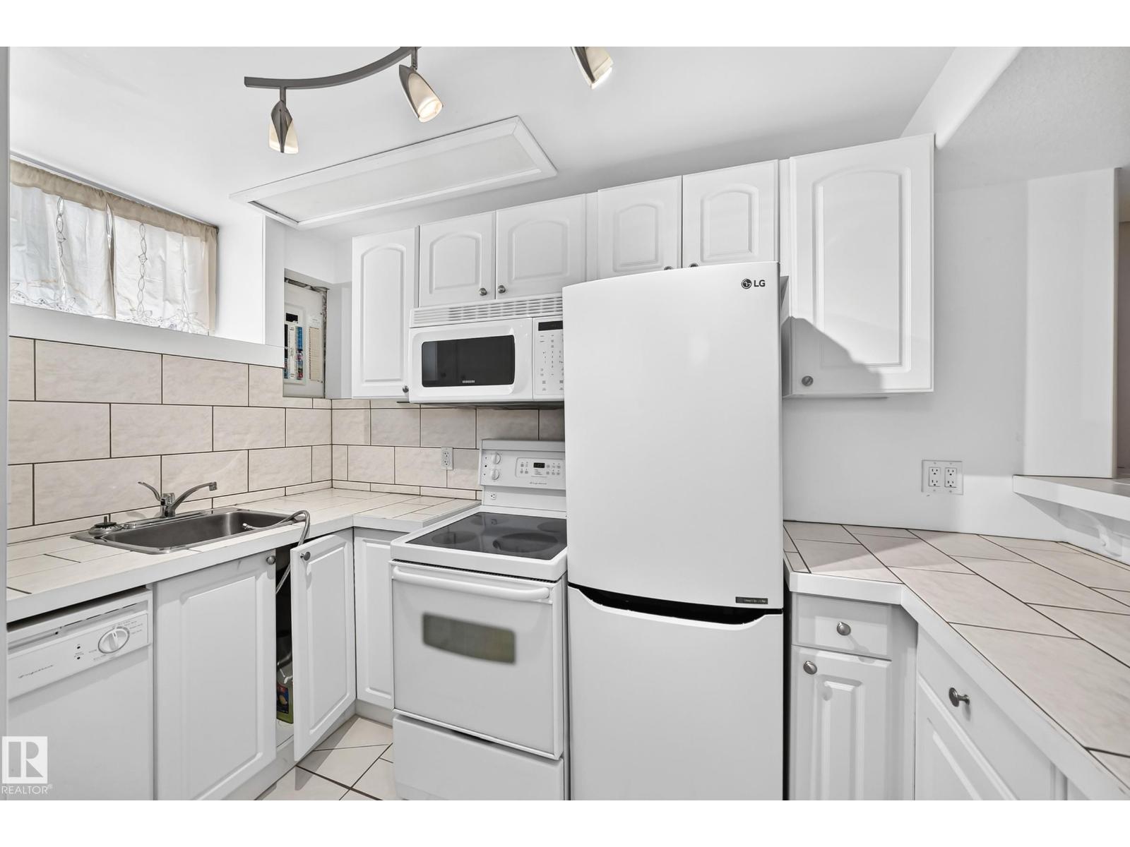 10715 133 ST NW - 40