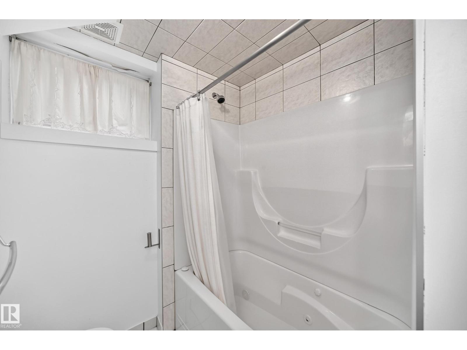 10715 133 ST NW - 52