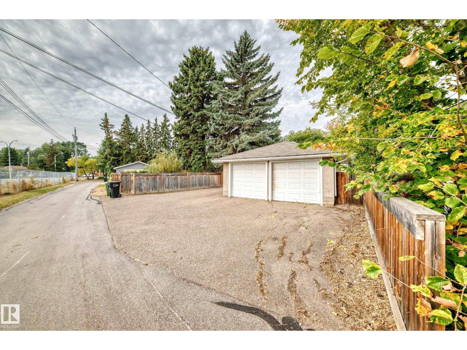 10715 133 ST NW - 60