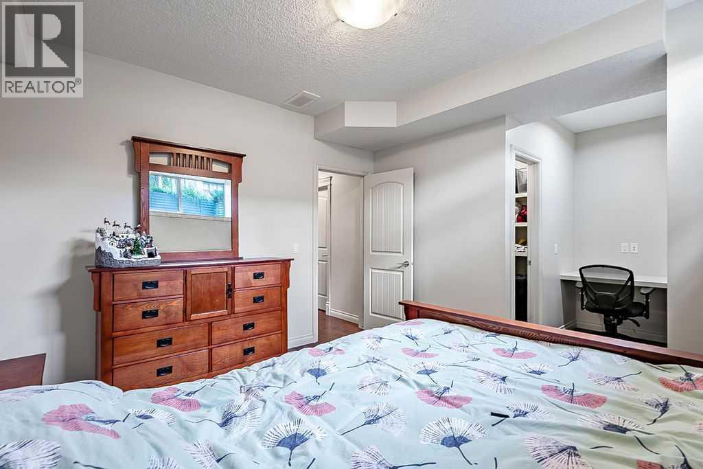 1134 17 Avenue NW - photo 31