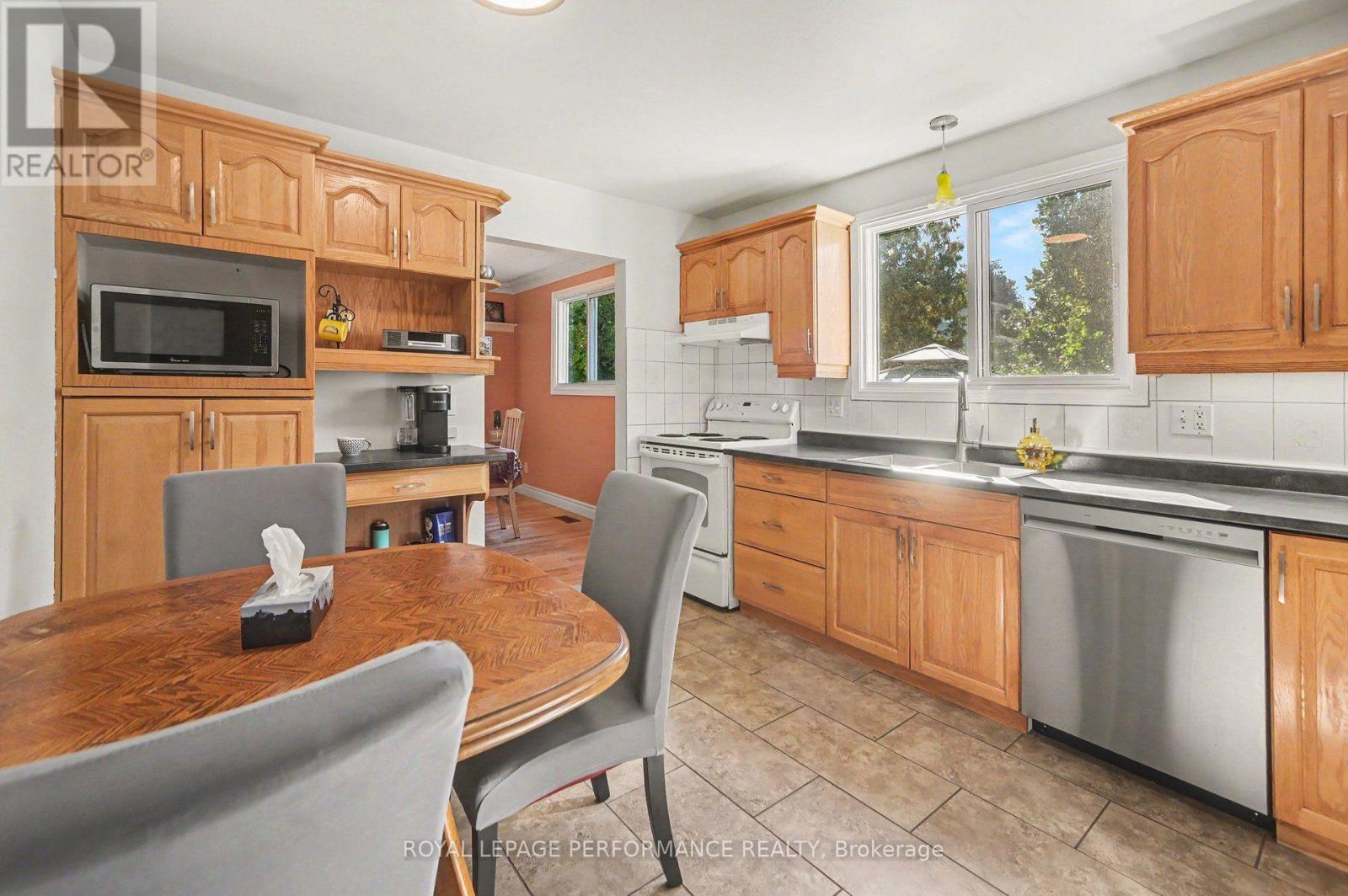 6284 Sundown Crescent