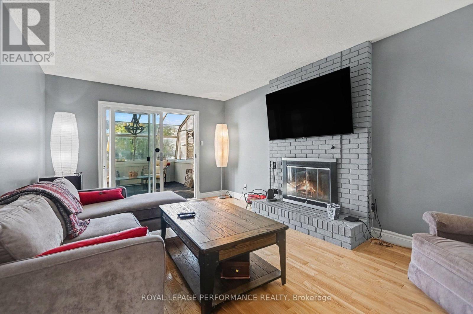 6284 Sundown Crescent