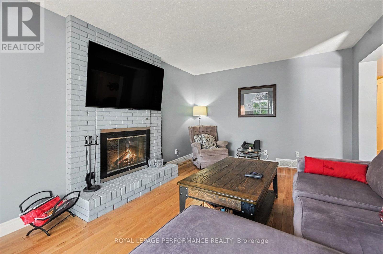 6284 Sundown Crescent