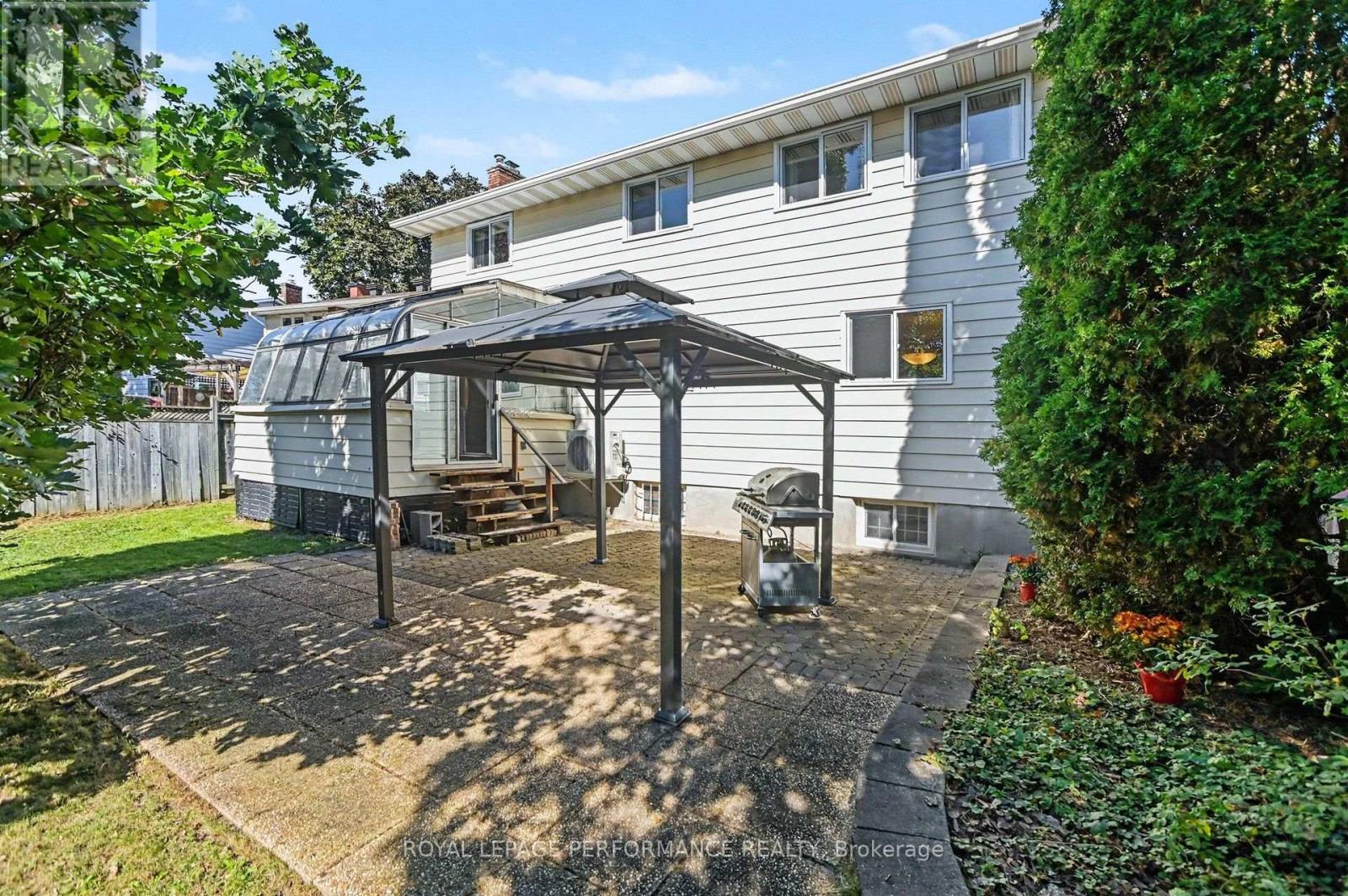 6284 Sundown Crescent