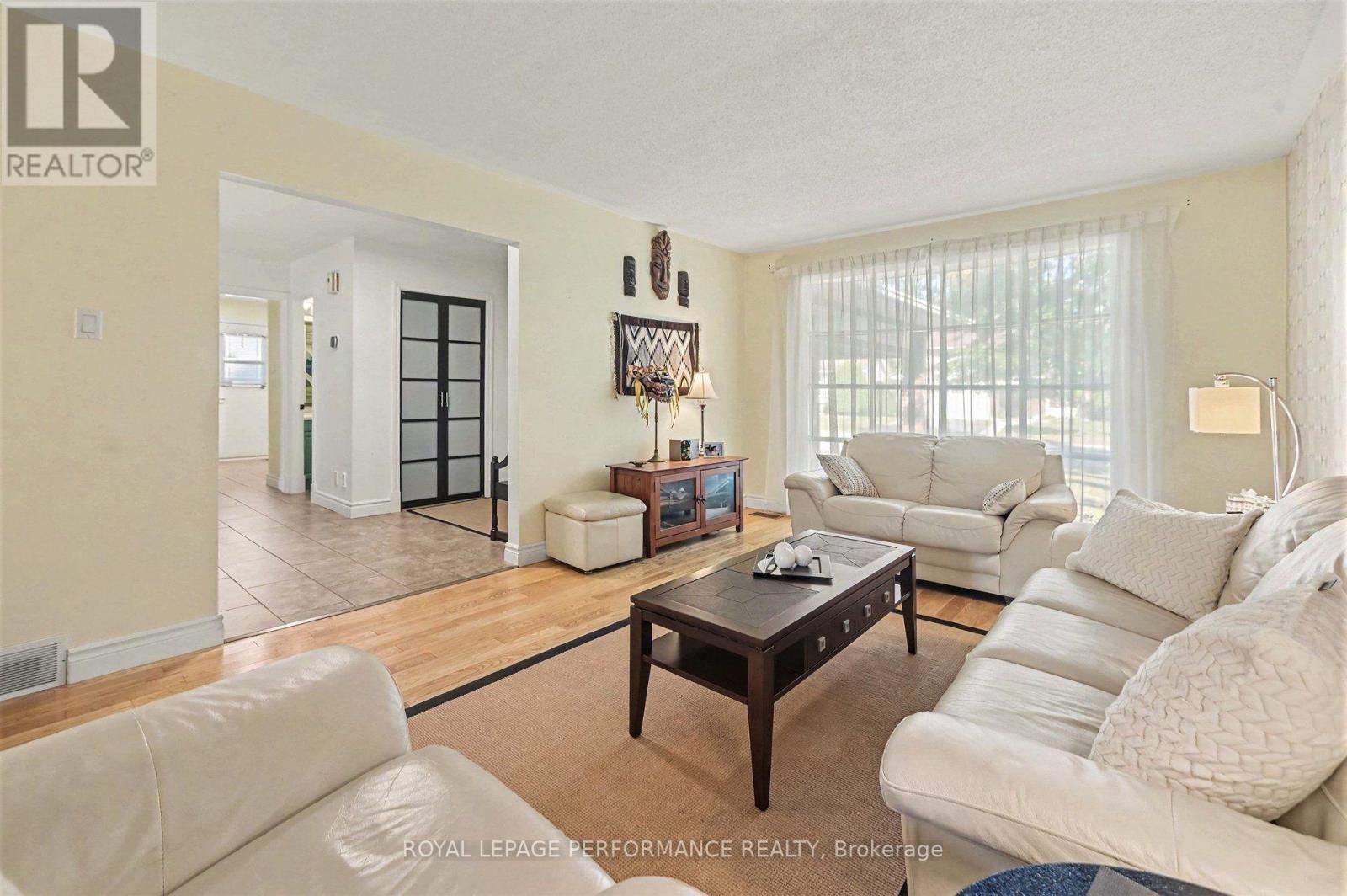 6284 Sundown Crescent
