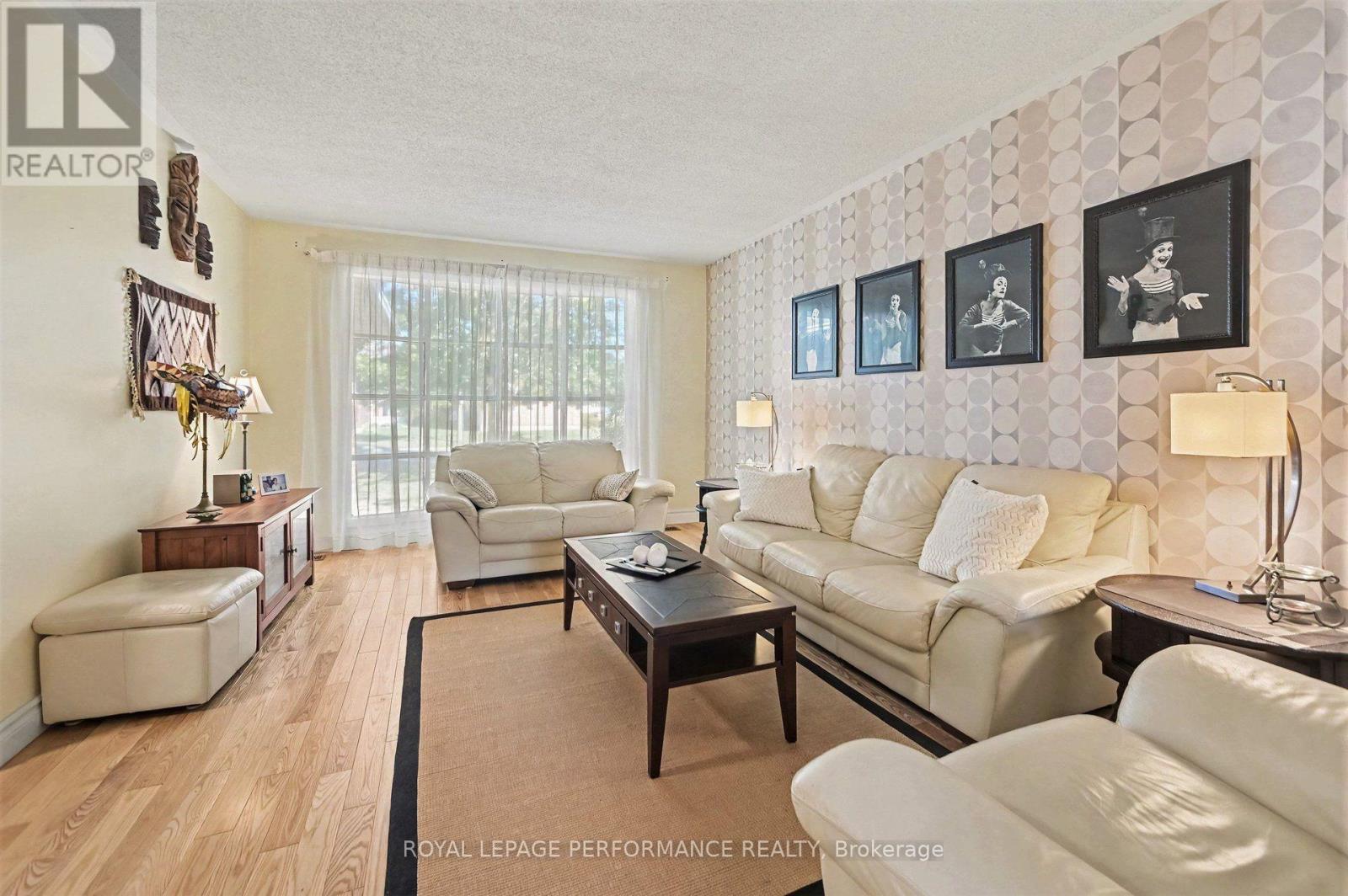 6284 Sundown Crescent