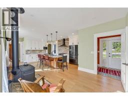 Foyer - 15 Marks Street, St  Stephen, NB E3L2A9 Photo 9