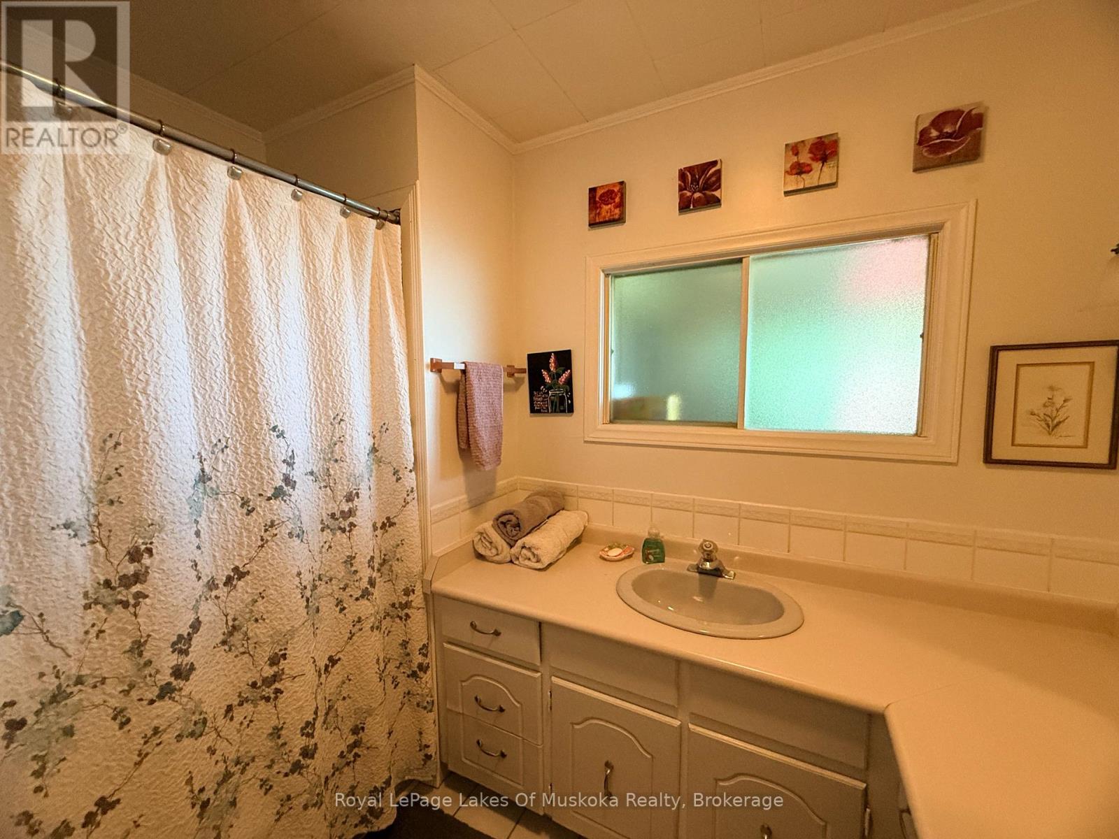 22 WESTVALE DRIVE - 6