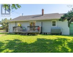 Porch - 2184 Highway 334, Upper Wedgeport, NS B0W1B0 Photo 7