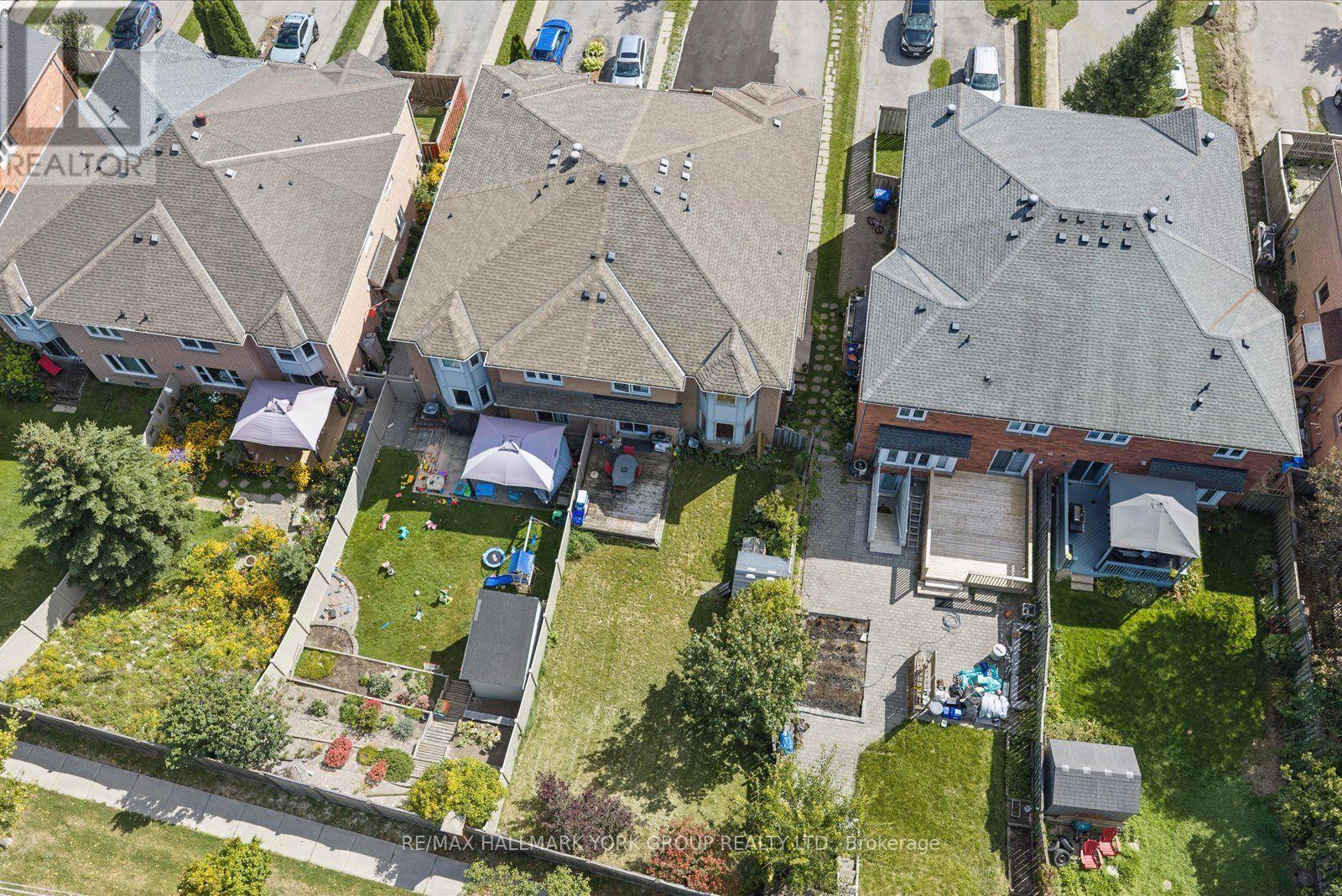 537 WALPOLE CRESCENT - 22