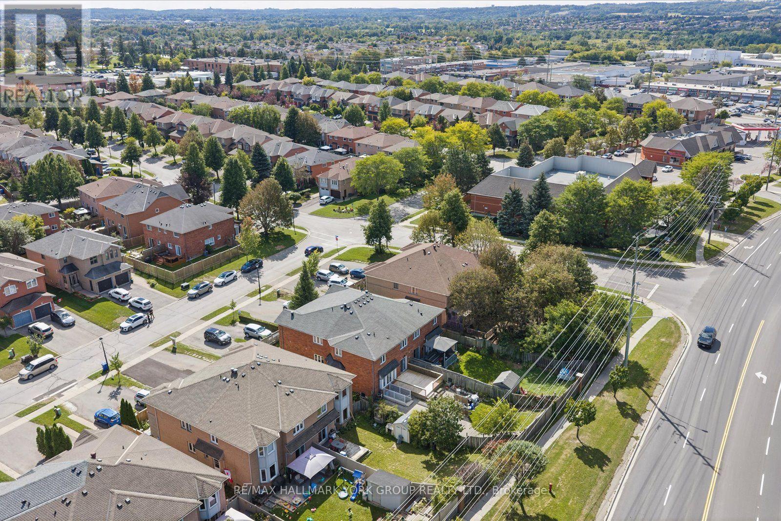 537 WALPOLE CRESCENT - 23