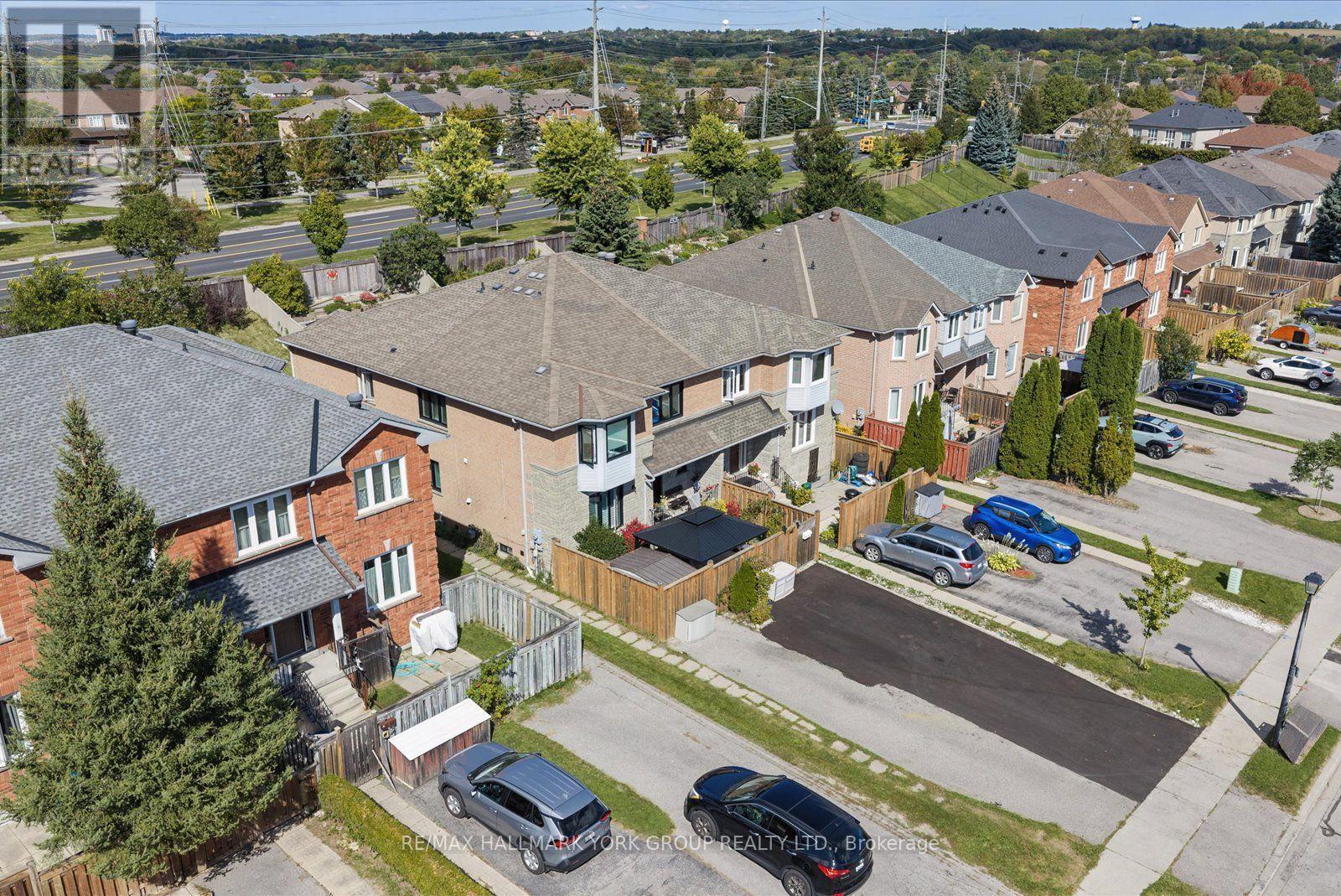 537 WALPOLE CRESCENT - 24