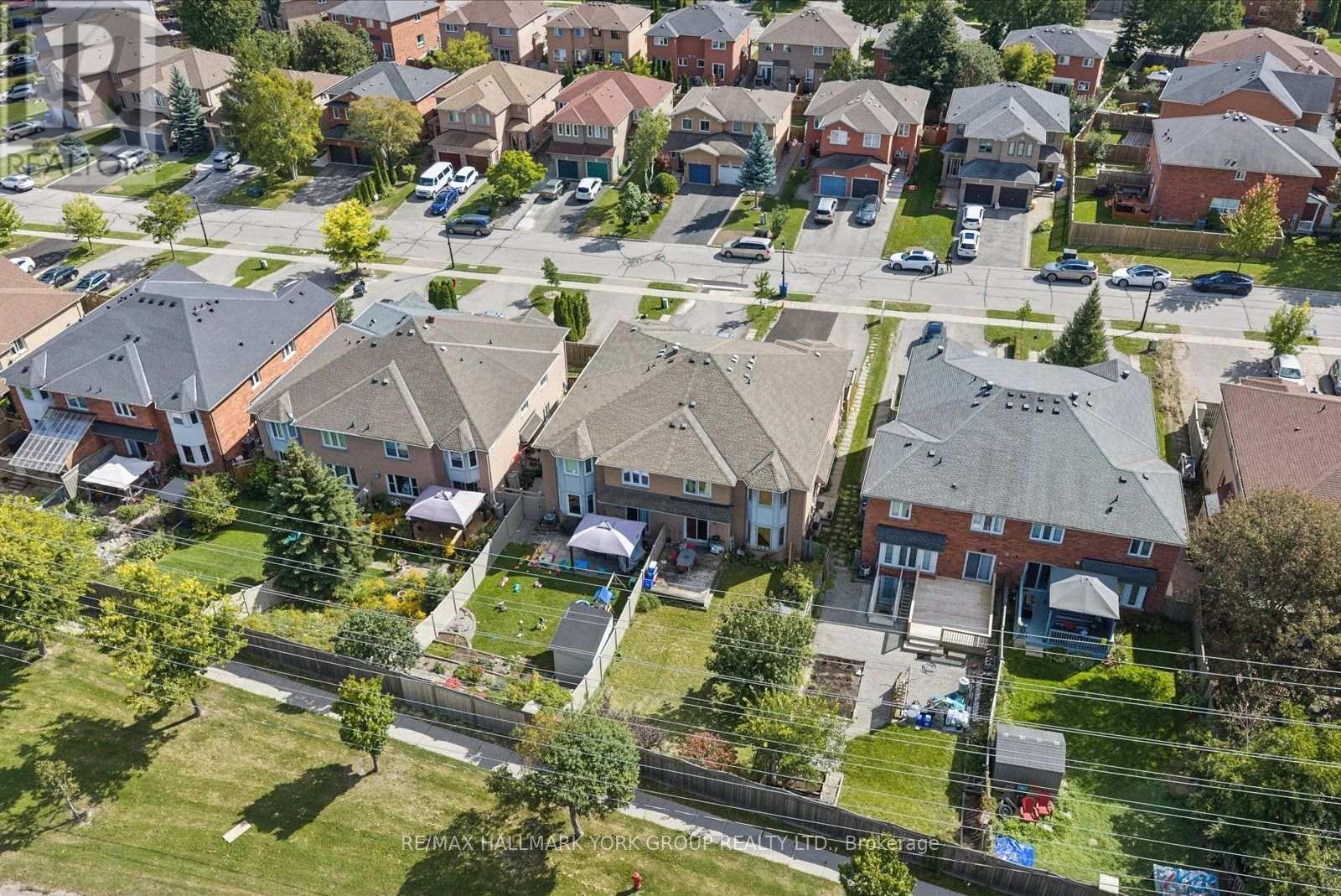 537 WALPOLE CRESCENT - 25