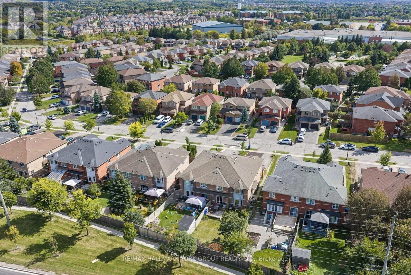 537 WALPOLE CRESCENT - 26