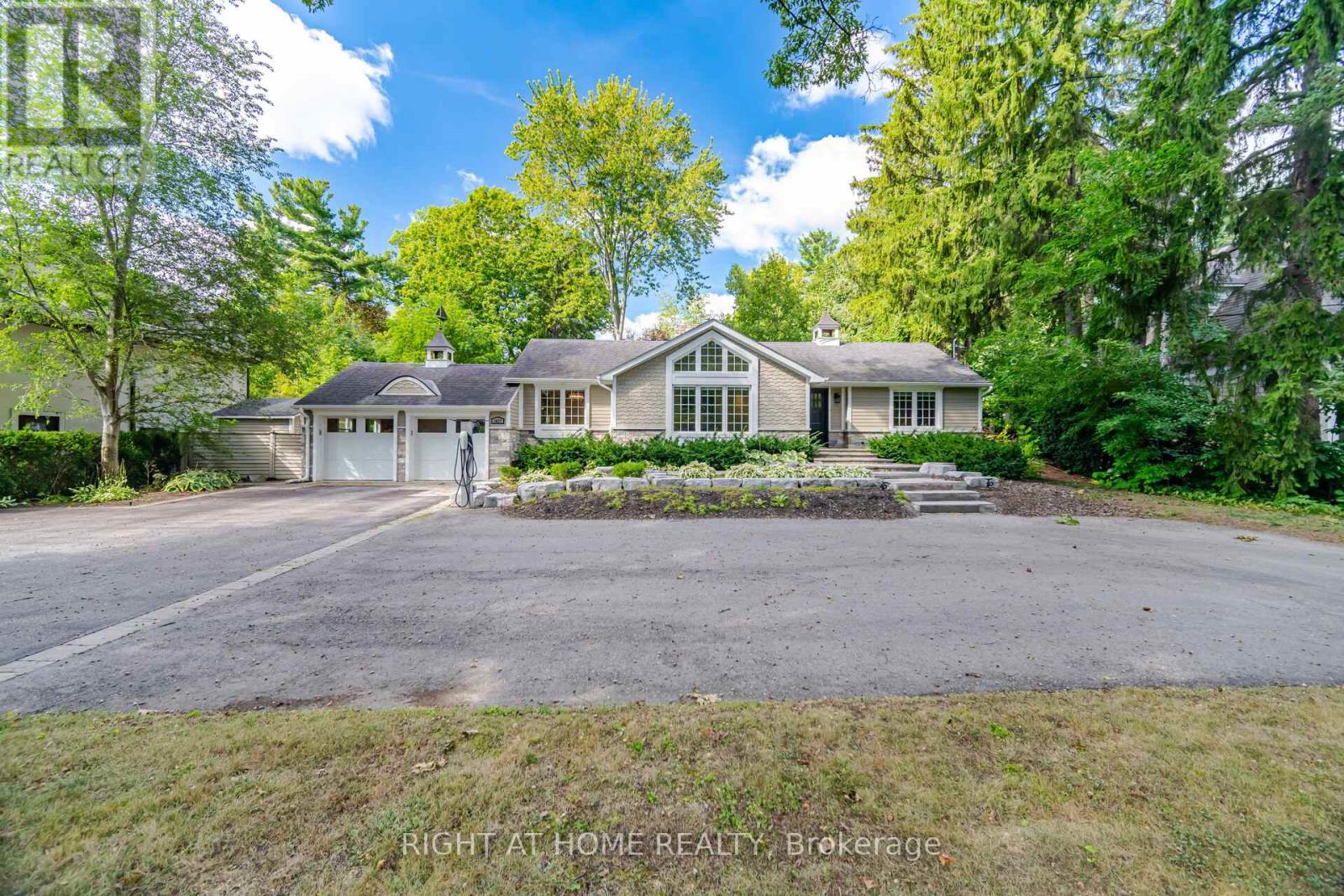 1037 Lakeshore
