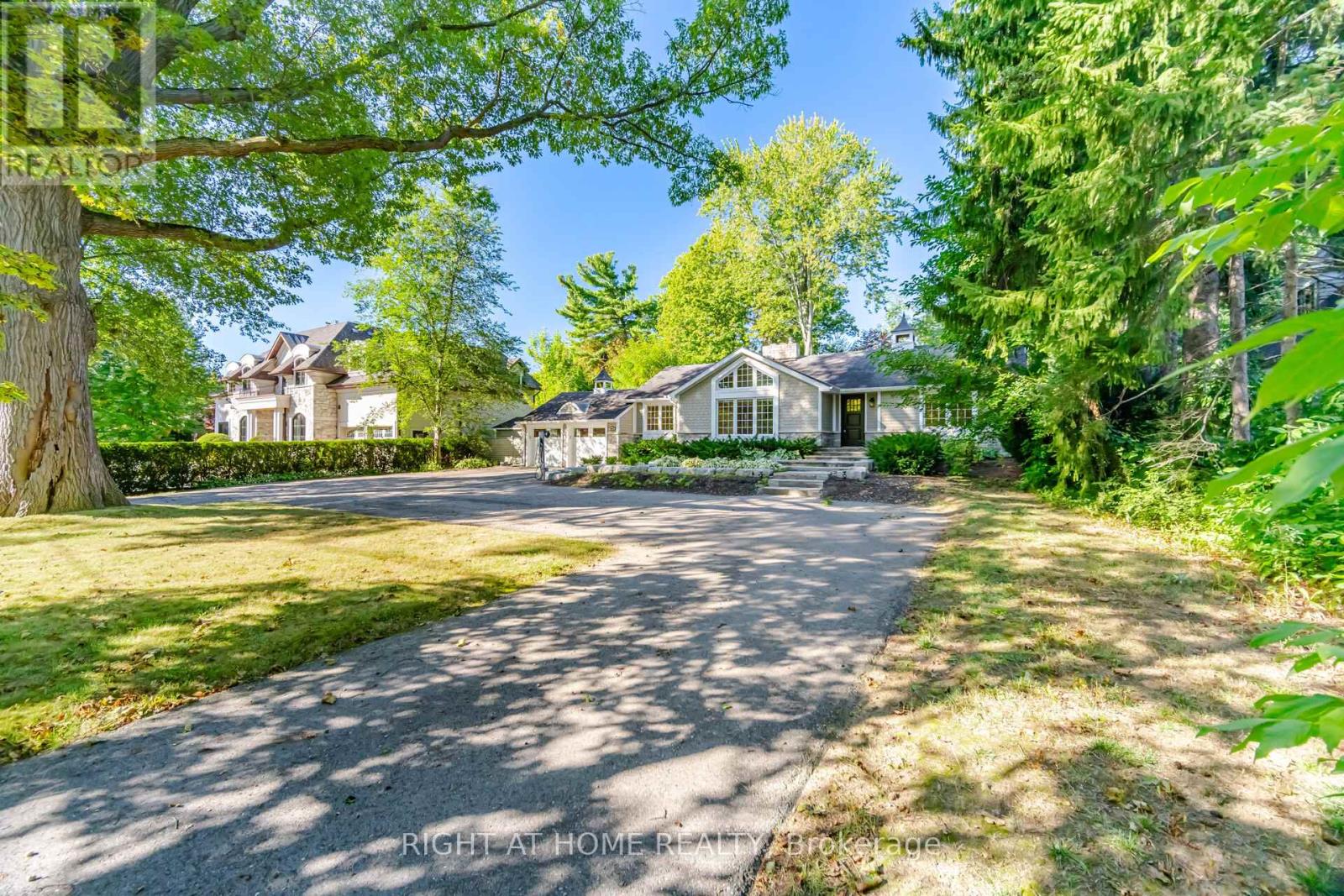 1037 Lakeshore photo 2