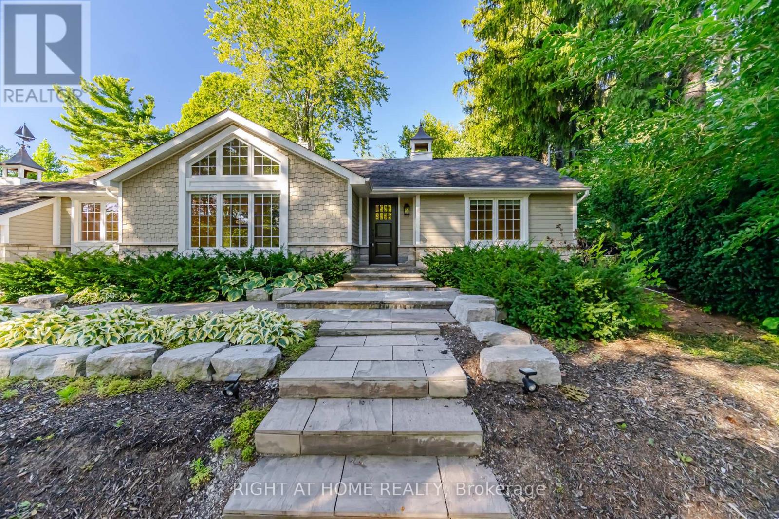 1037 Lakeshore photo 3