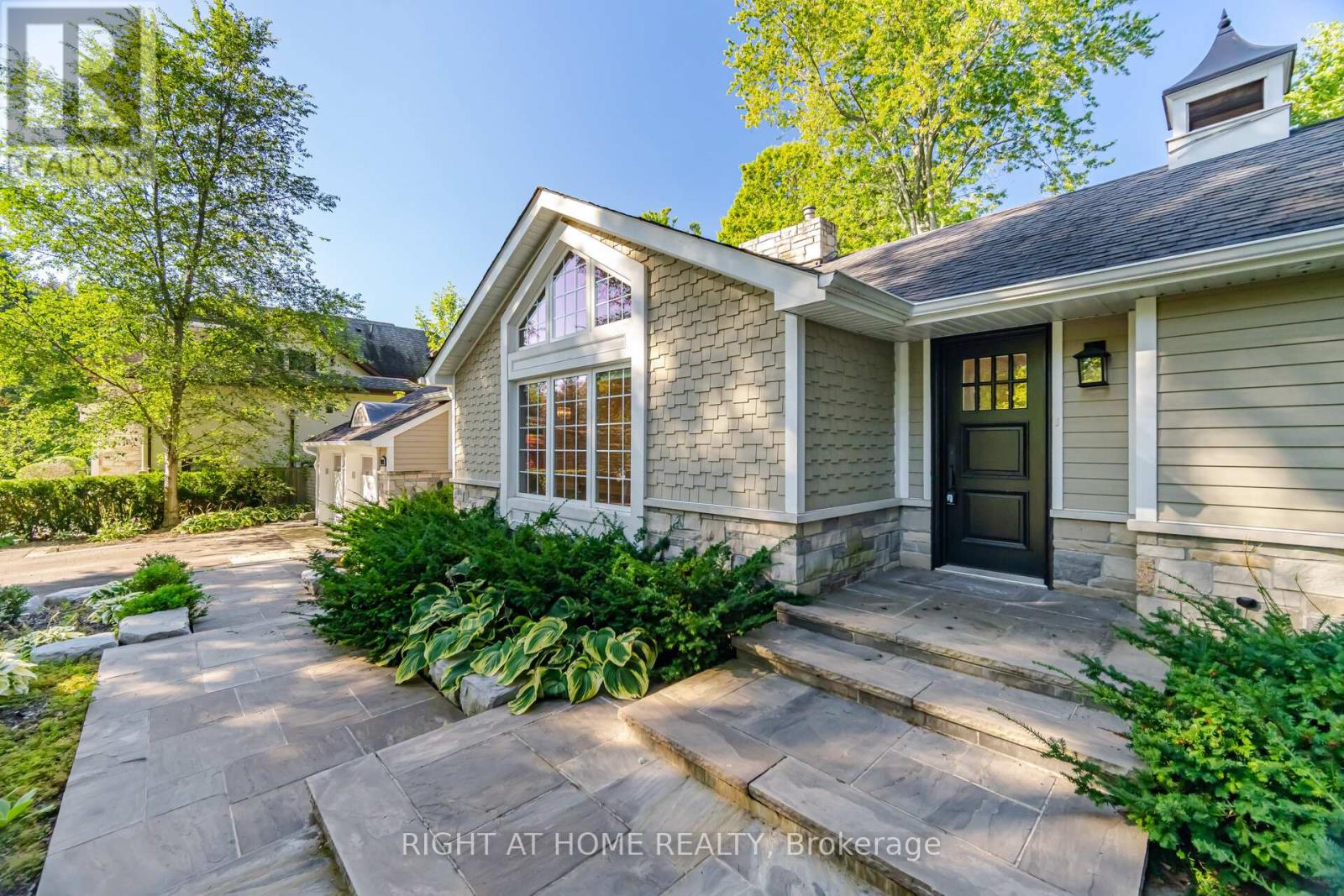 1037 Lakeshore photo 5