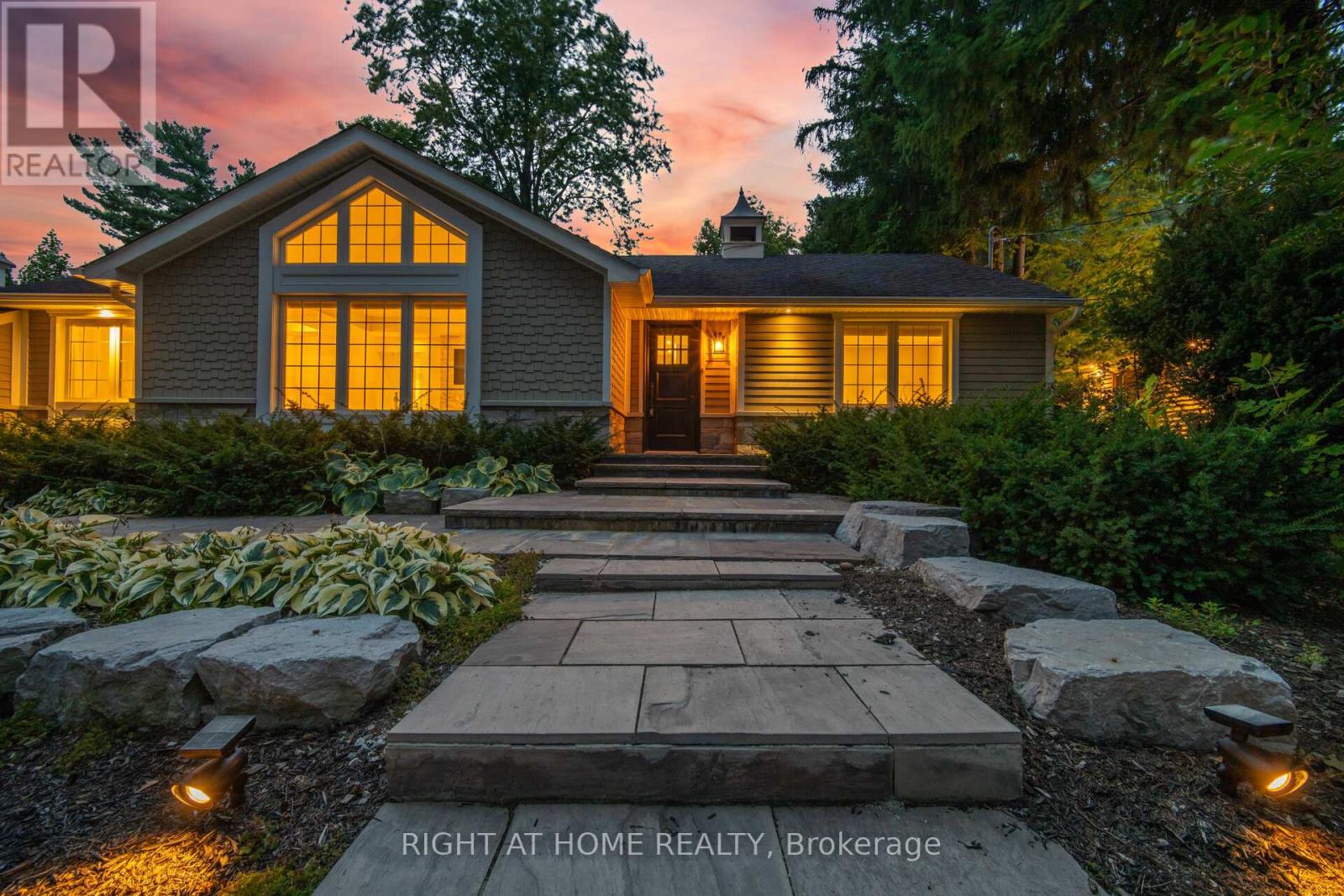 Photo of 1037 LAKESHORE ROAD W