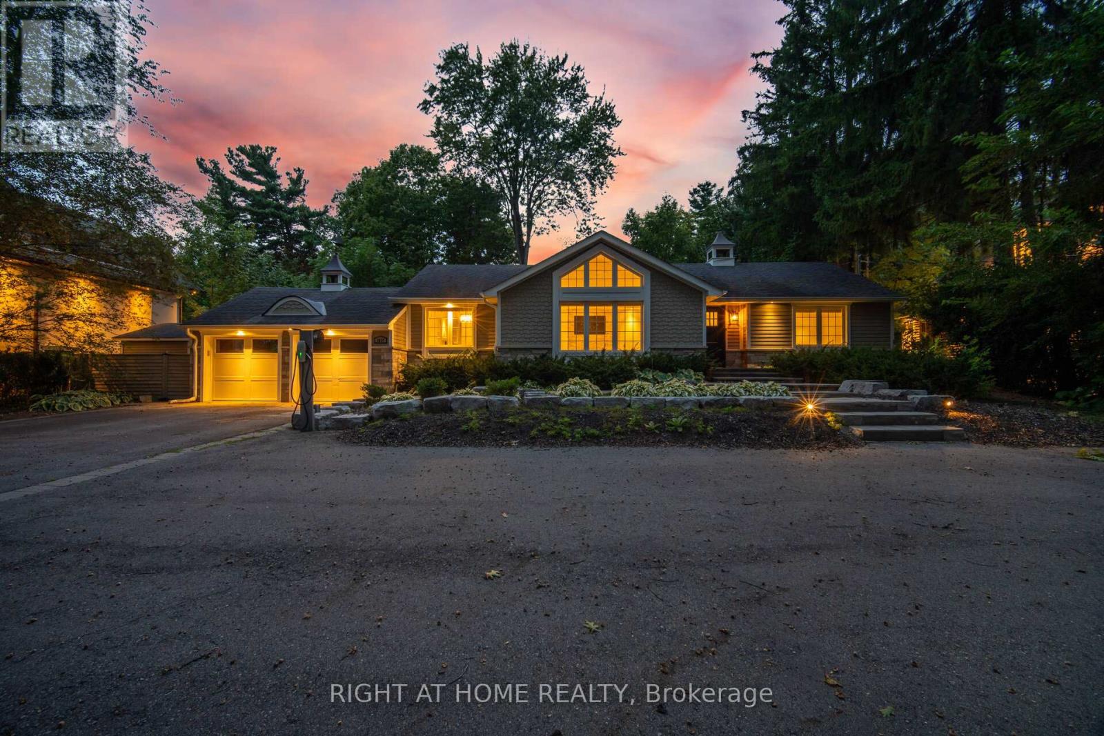 Photo of 1037 LAKESHORE ROAD W