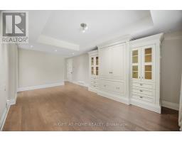 1037 Lakeshore Road W, Oakville, ON L6L1E7 Photo 28