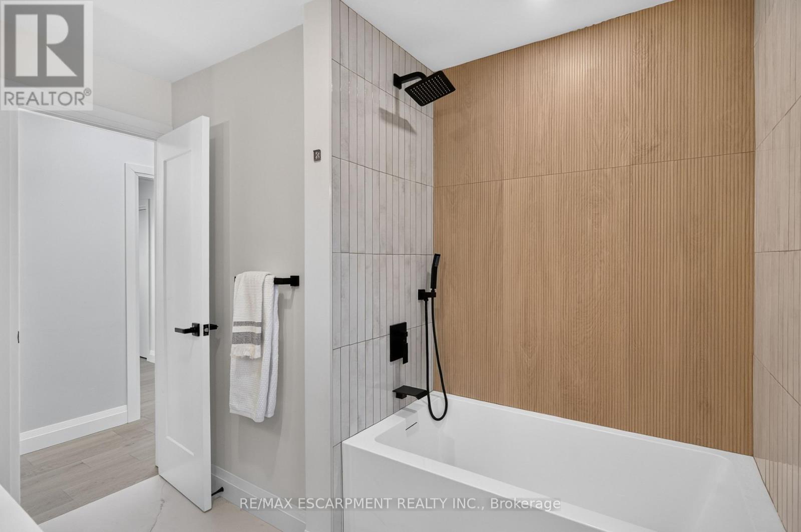 3028 EVA DRIVE - Image 31