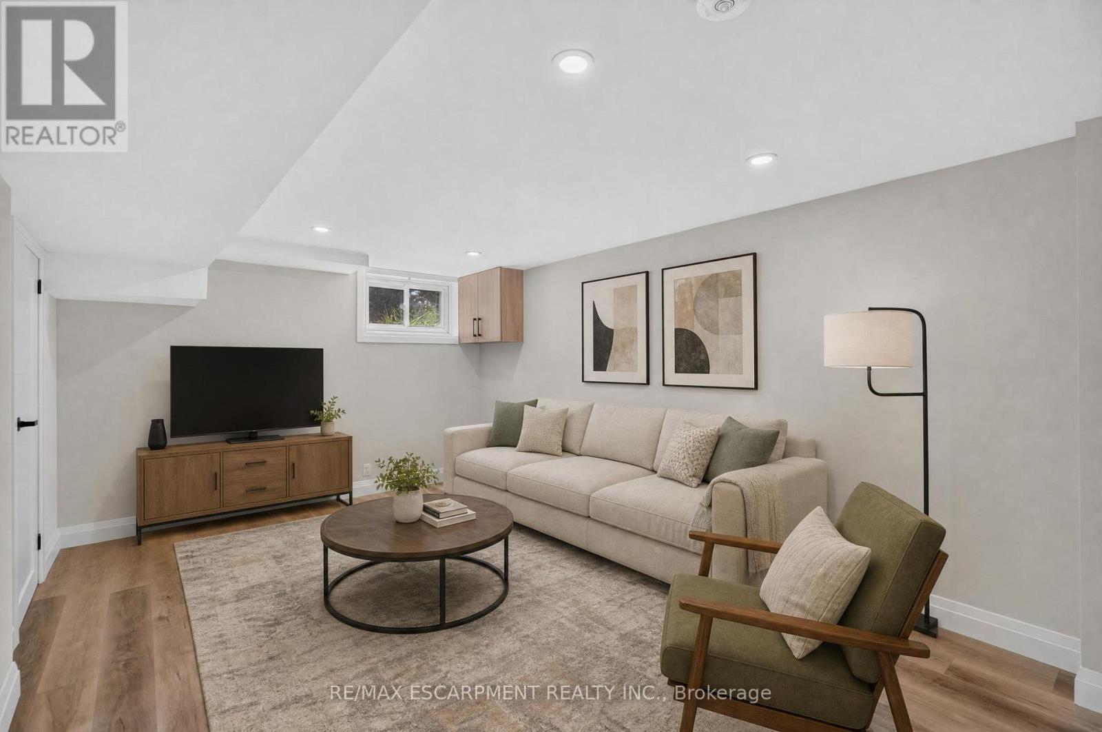 3028 EVA DRIVE - 32